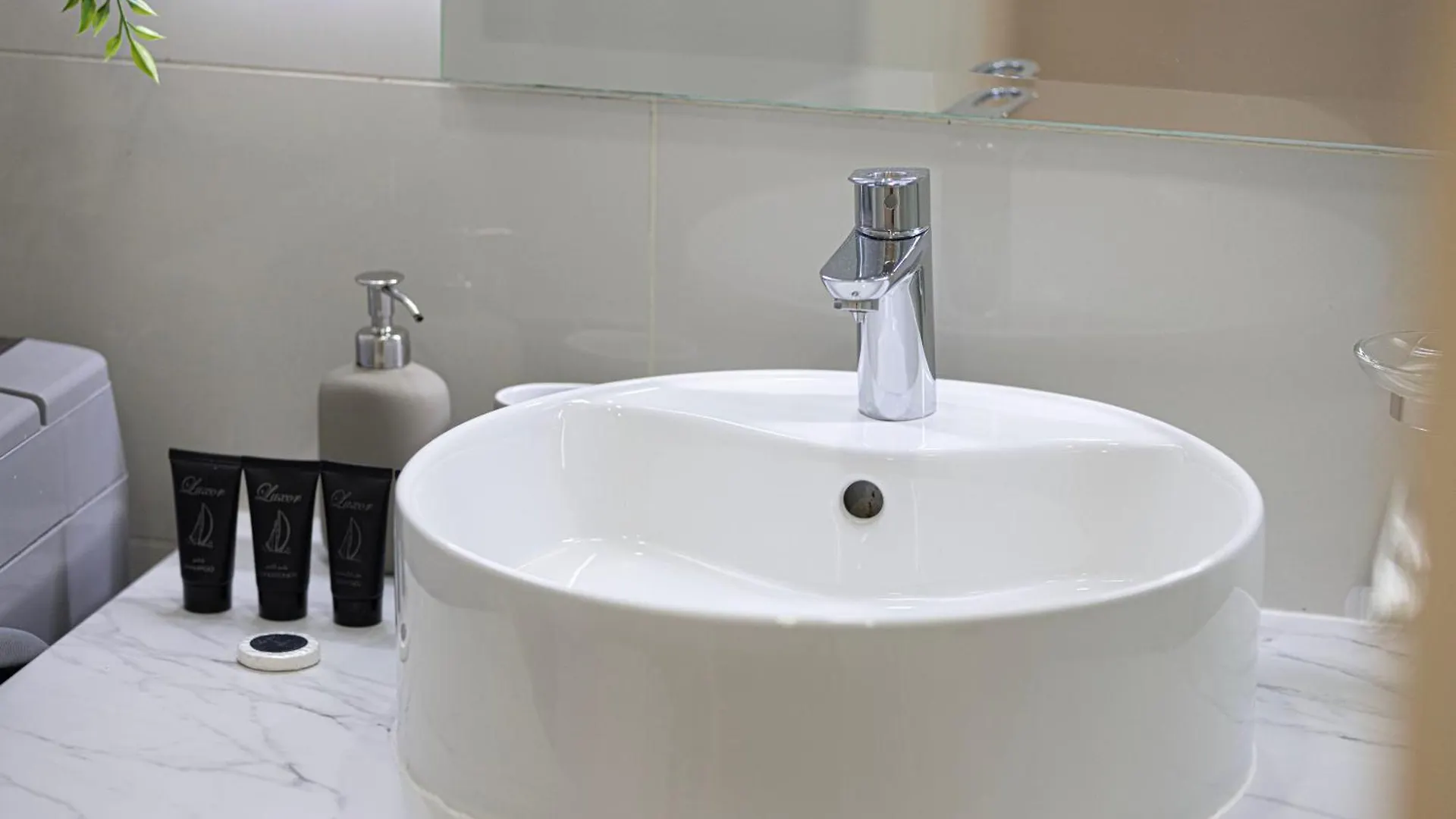 Damac Maison Mall Street 2 Bedroom Upgraded Apartment Dubaj