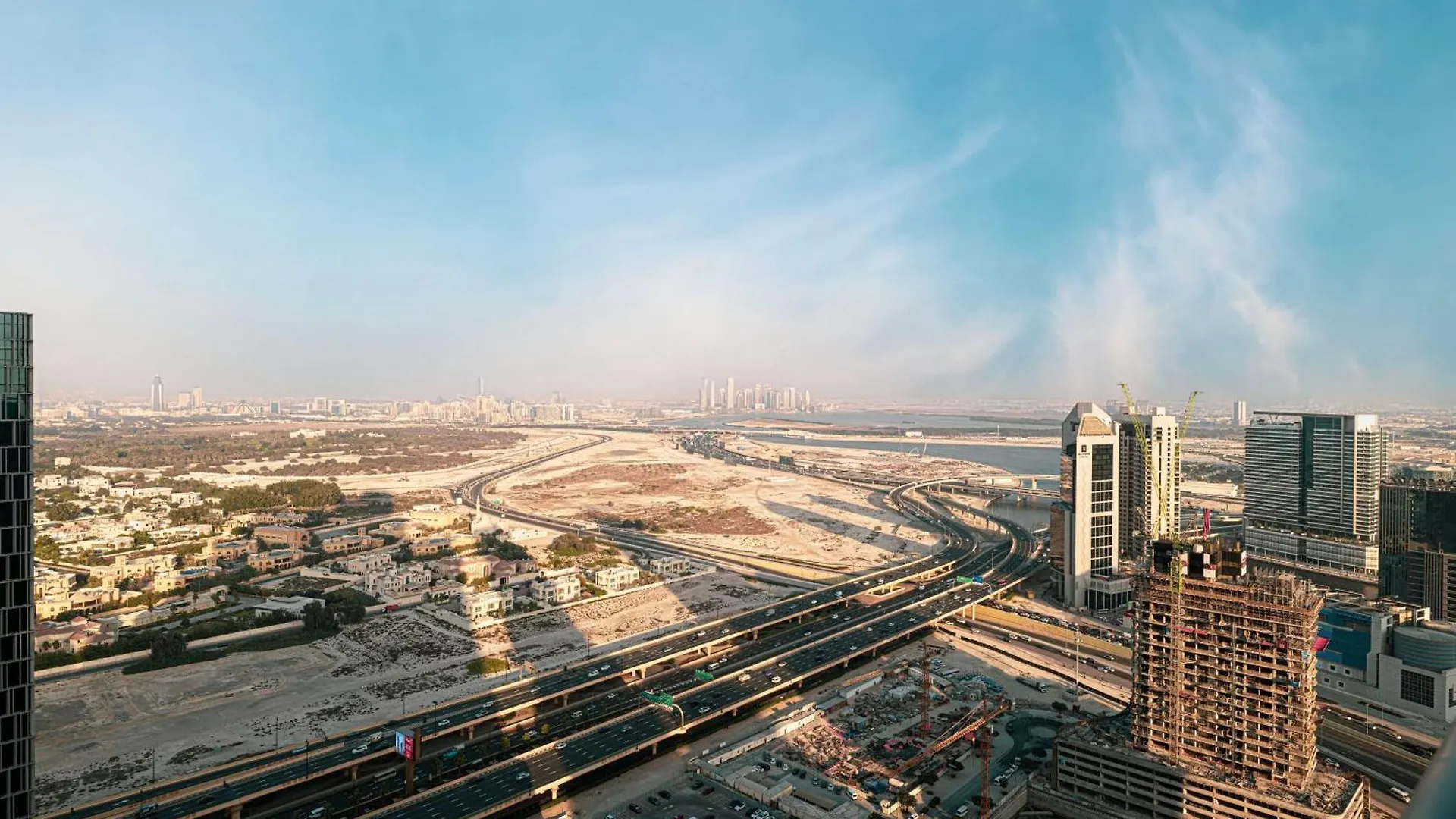 Damac Maison Mall Street 2 Bedroom Upgraded Apartment Dubaj