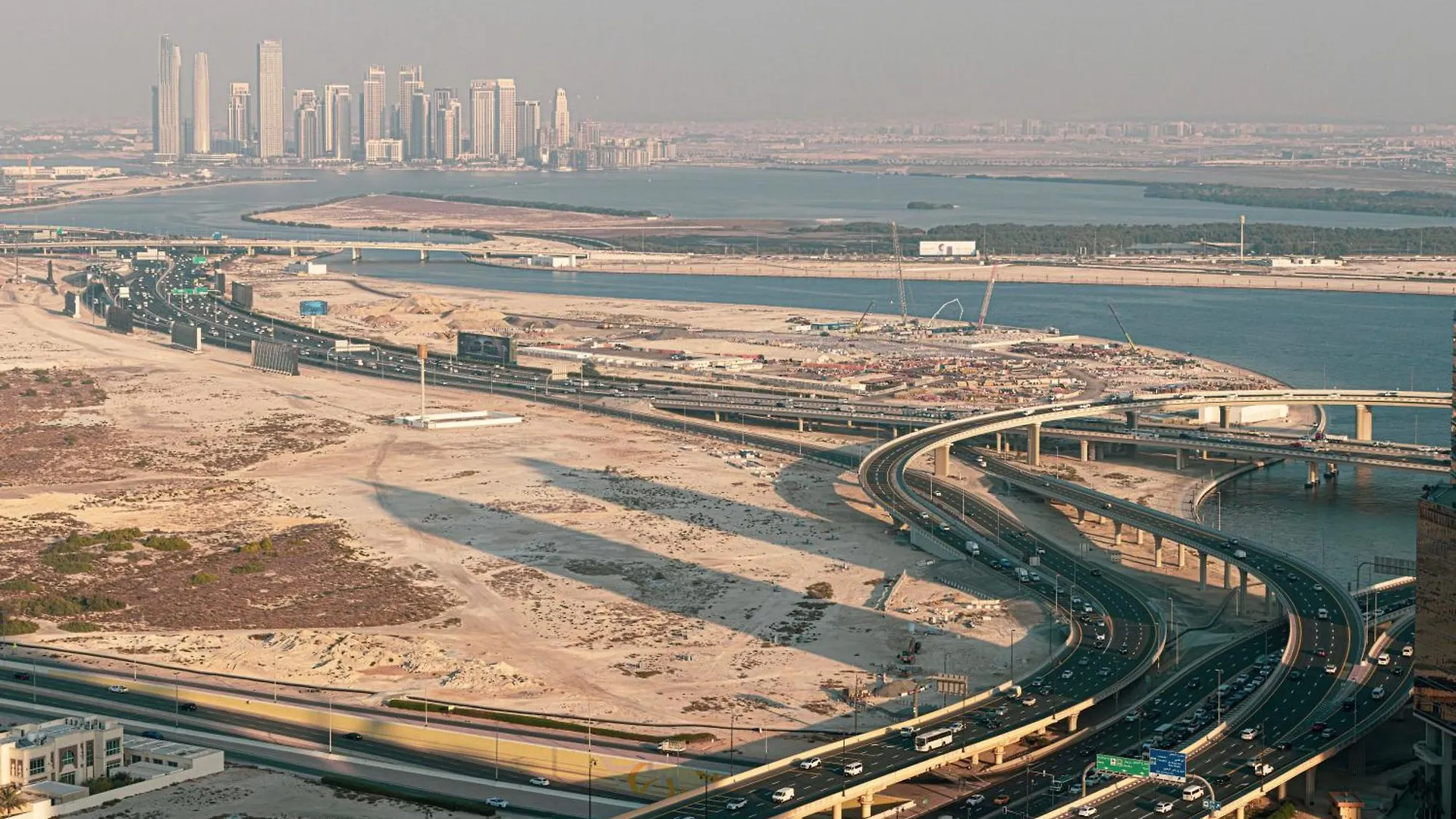Damac Maison Mall Street 2 Bedroom Upgraded Apartment Dubaj
