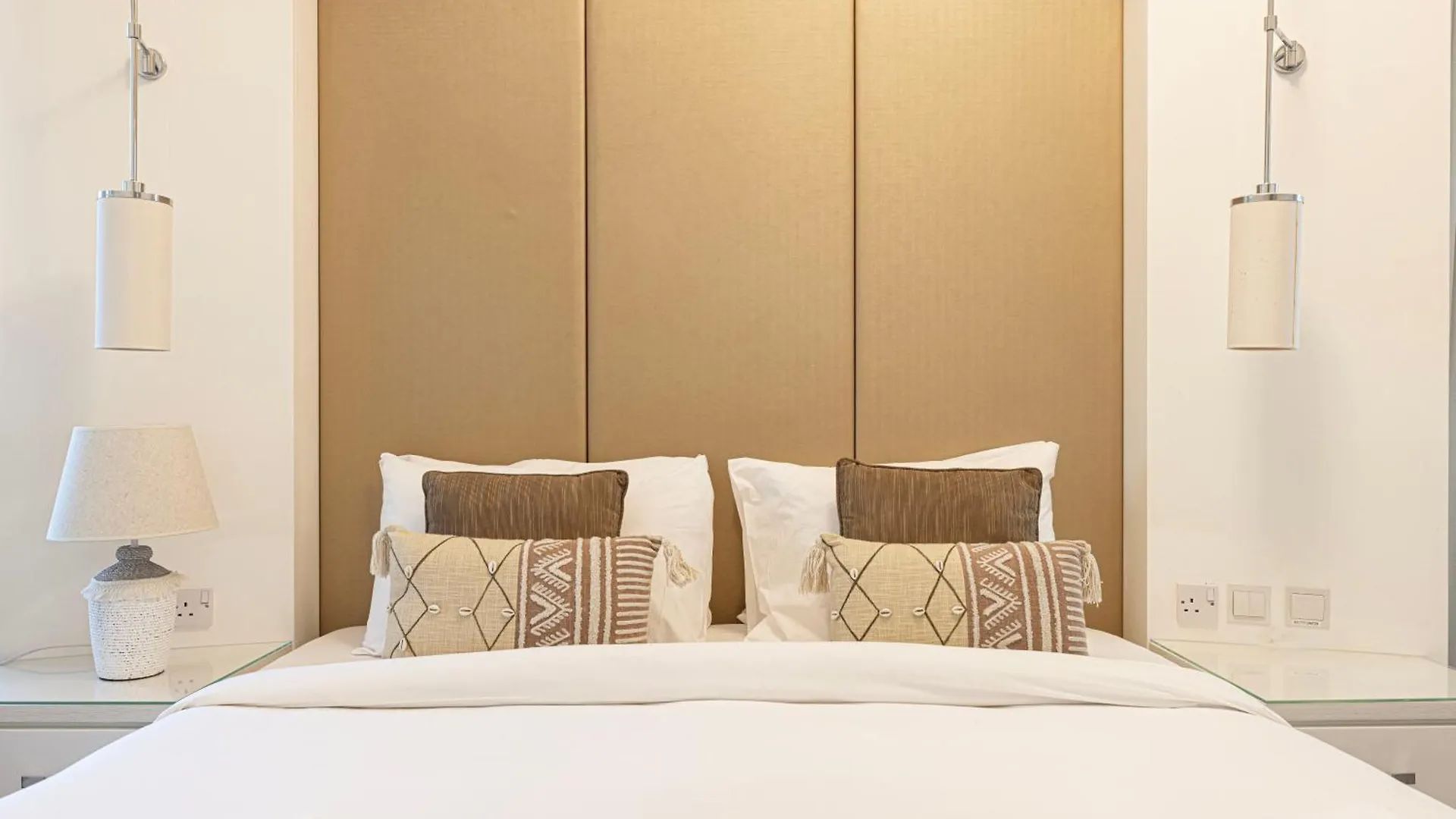 Damac Maison Mall Street 2 Bedroom Upgraded Apartment Dubaj